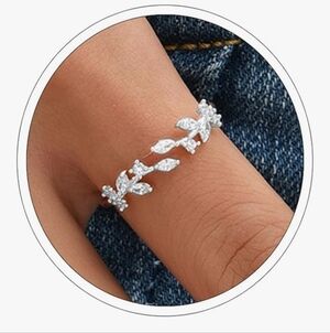 Elegant Silver Leaf Ring